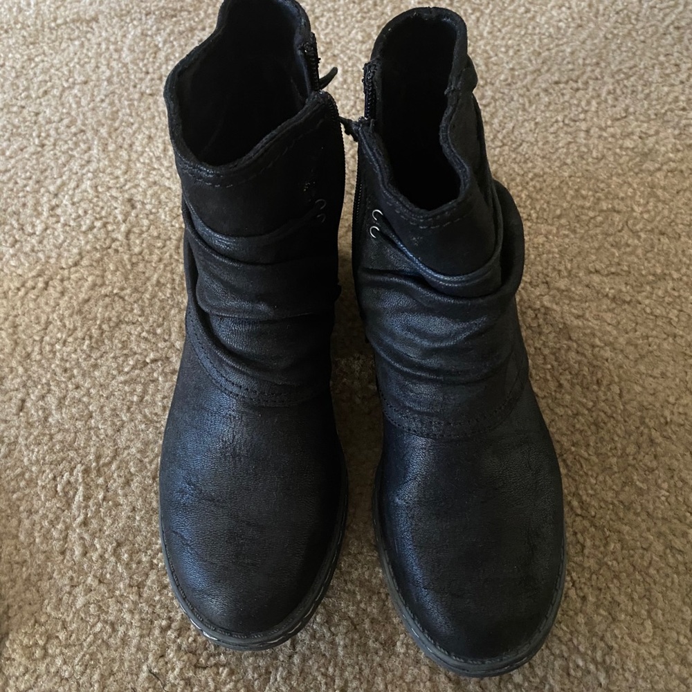 Black boot size 6 women’s